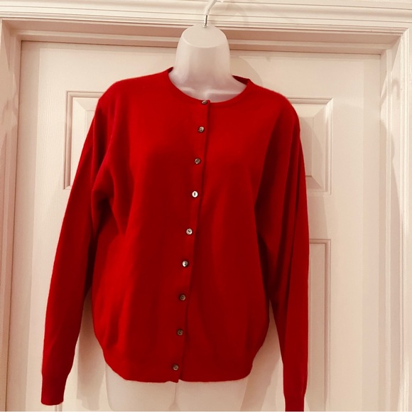 100% Cashmere finest two ply yarns. Cardigan with Shell buttons. EC Size L - Picture 3 of 8
